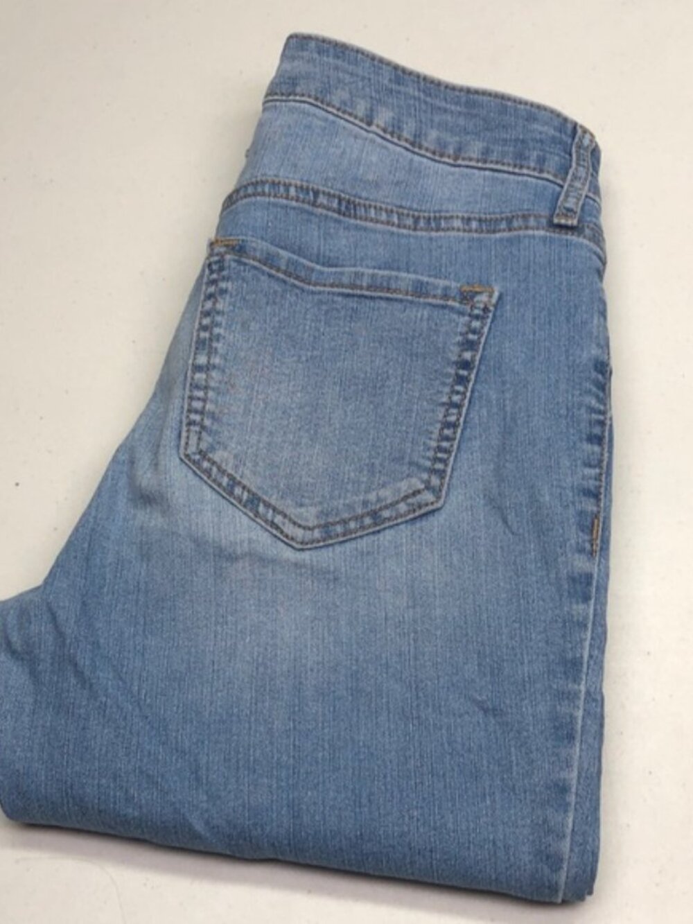 OLD NAVY MID-RISE SUPER SKINNY JEANS 2/26x29 ⭐️